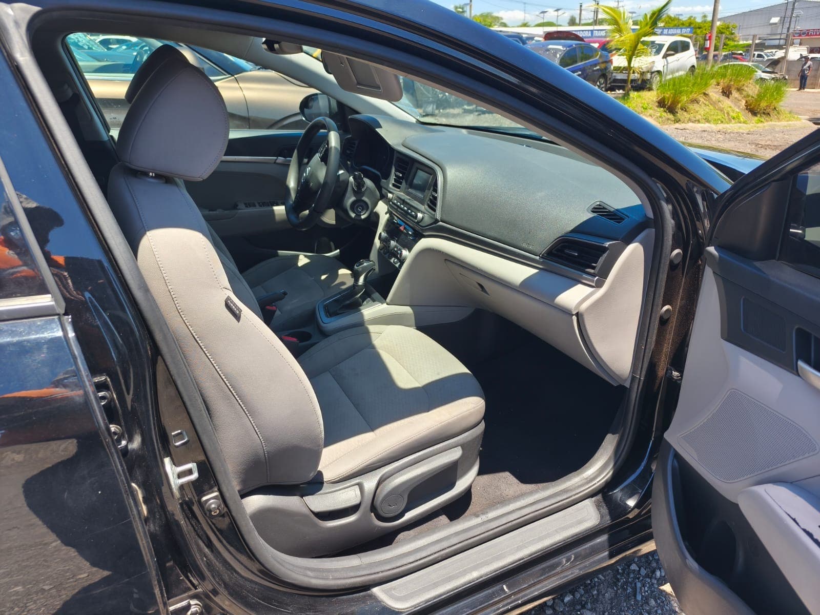 Hyundai Elantra SE 2020, foto 4 de 11